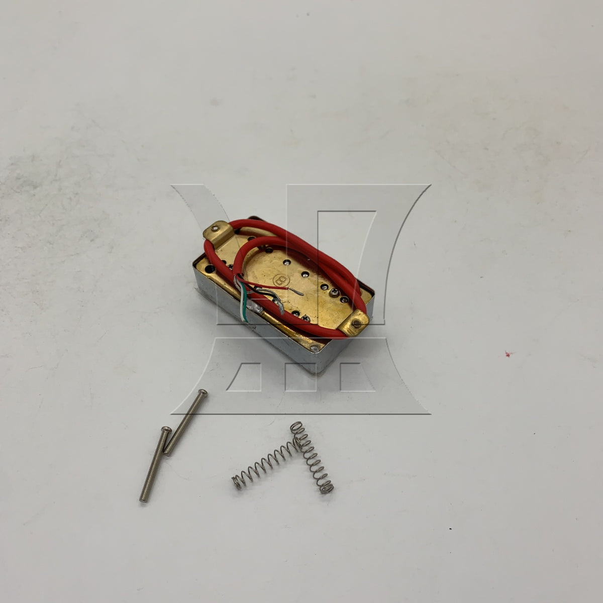BQLZR 1pc Electric Guitar Bridge Pickup Silver Enclosed Metal Pickup Guitar Modification Refurbished Pickup