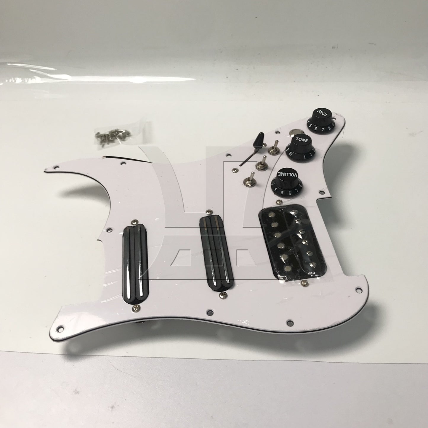 BQLZR 1pc Three-Layer Electric Guitar Guard Set Ssh White + Black (With Switch, Right Hand) for Lynnists Musical Instrument Making
