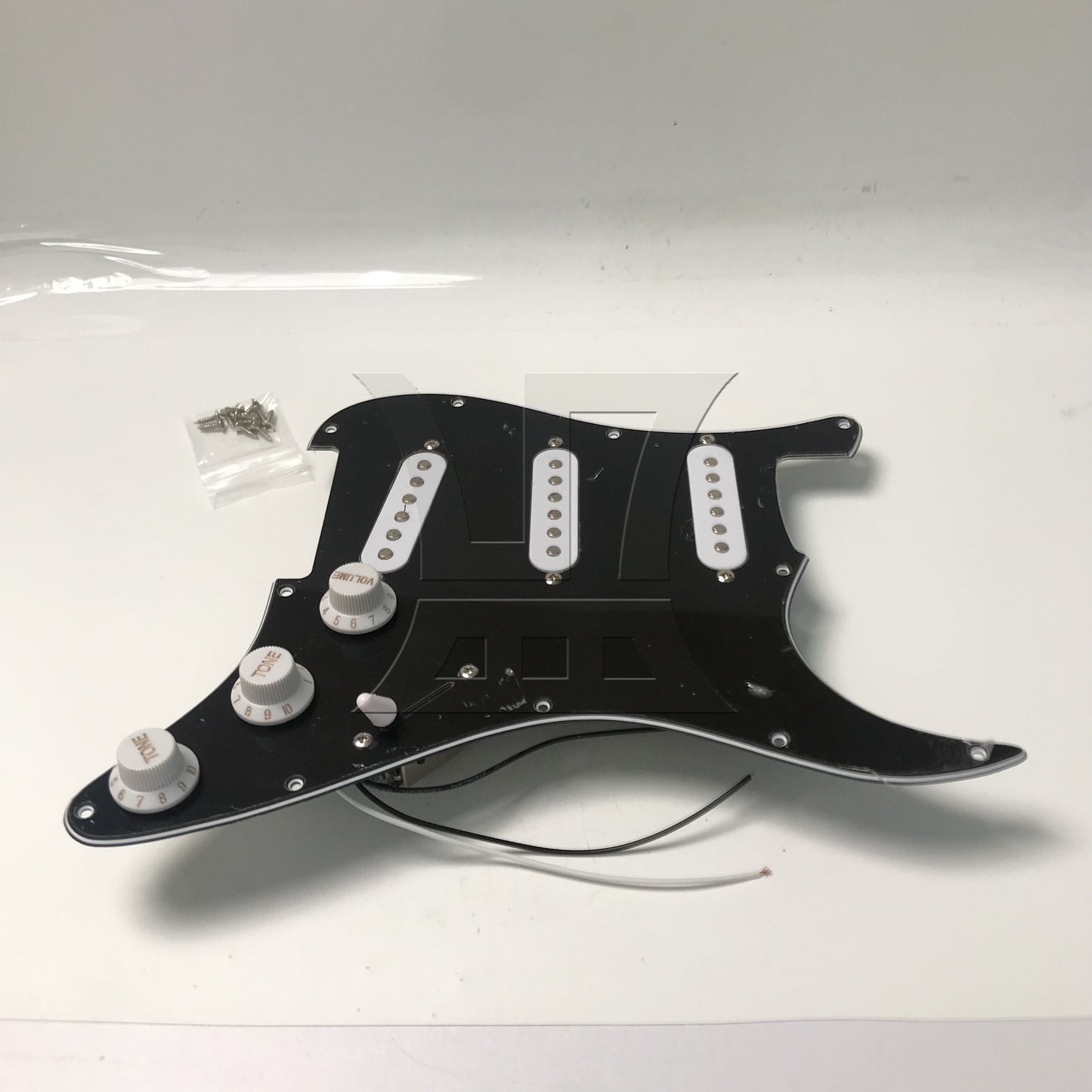 BQLZR 1pc Three-Layer Electric Guitar Guard Set SSS Black & White for Lynnists Musical Instrument Making