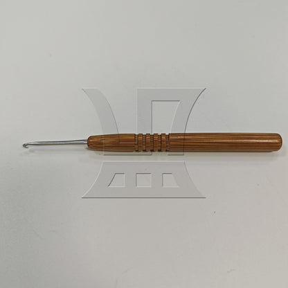 BQLZR 1pc Bamboo Handle Crochet 2.5mm Hand-Knitted Wool Ball Sweater Hook Tool