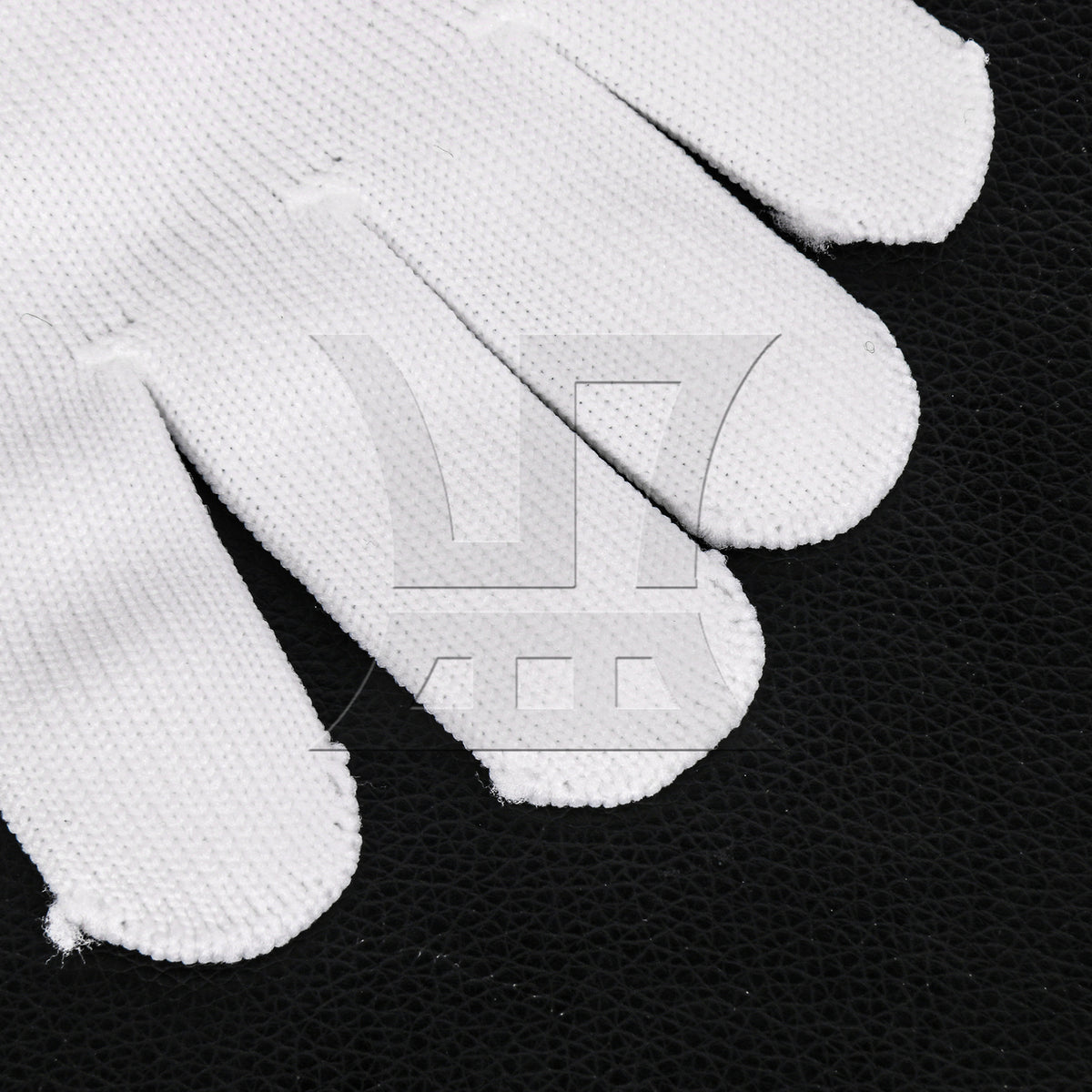 BQLZR A pair of white nylon gloves
